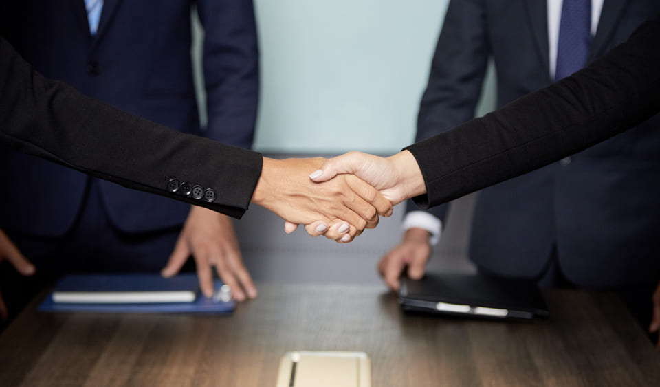 poignée de mains avocats